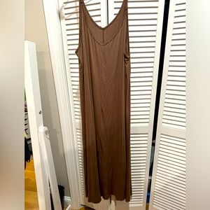 SHEIN curve maxi dress with adjustable straps. Size 4xl color brown